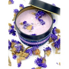 Świeca sojowa w metalowym pojemniczku