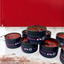 Świeca sojowa w metalowym pojemniczku