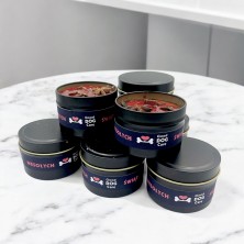 Świeca sojowa w metalowym pojemniczku